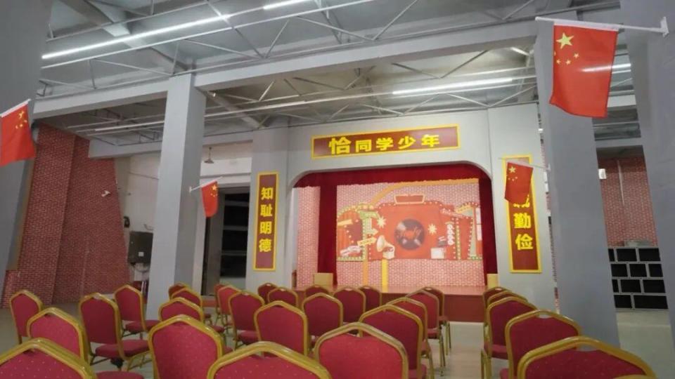 家嗨玩整个, 大空间内