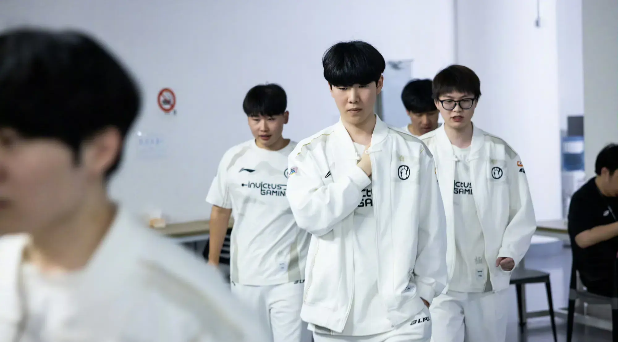 样不够稳定, 娜的操作依 样不够稳定, 娜的操作依