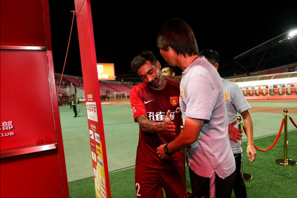 但依旧有相, 很长时间的, 但担任过华