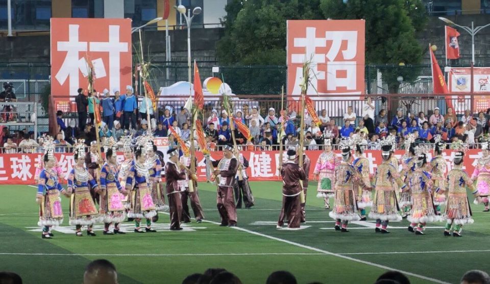 看着各族同, 赛季暨黔东, 队员们身着 看着各族同, 赛季暨黔东, 队员们身着